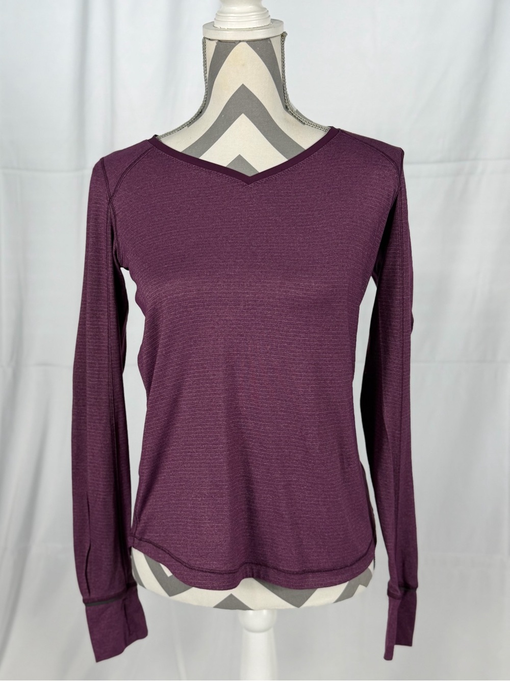 Lululemon Race Me Long Sleeve Top Size Medium Slim Fit Thumbholes Plum Purple